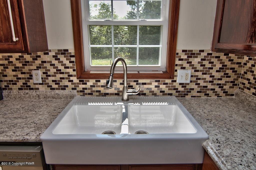 359 Coach Road Tobyhanna, PA 18466 - Photo 8 of 18 Kitchen 3