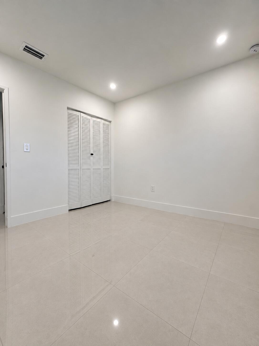 345 Pinehurst Road Lake Worth, FL 33461 - Photo 12 of 19 IMG_6833