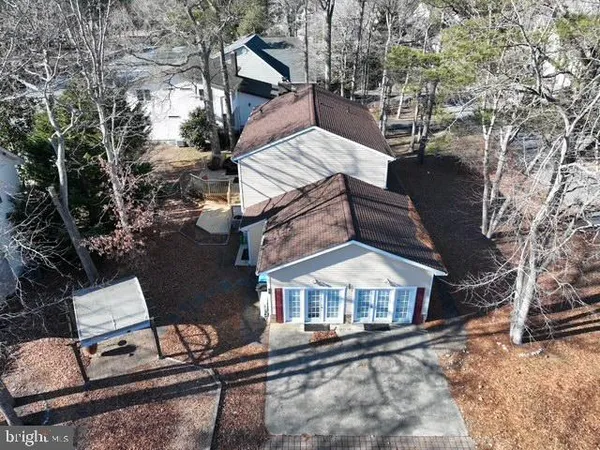 a view of a lake with house