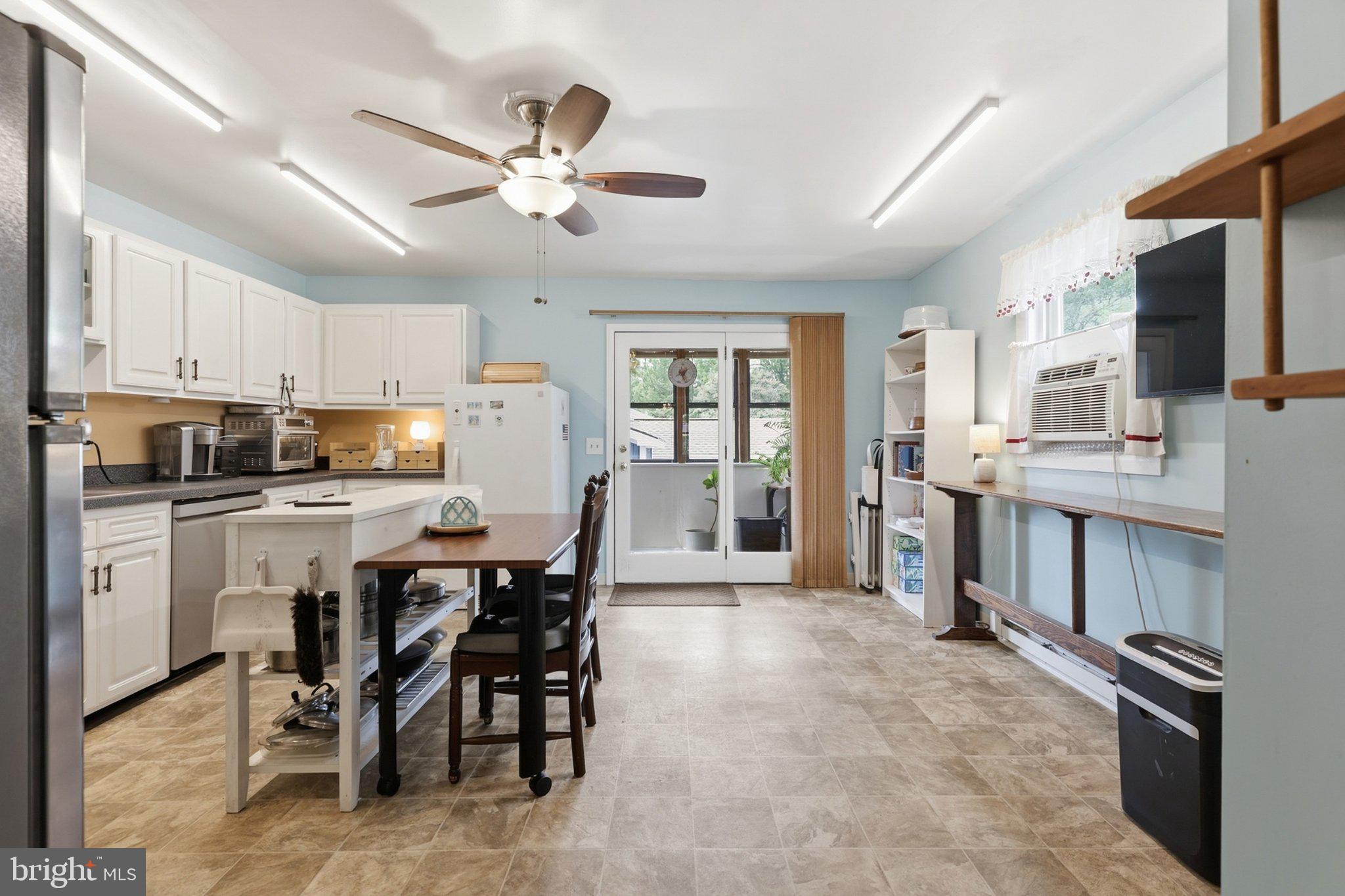 1816 Glenarm Road Edgewater, MD 21037 - Photo 8 of 55 Kitchen