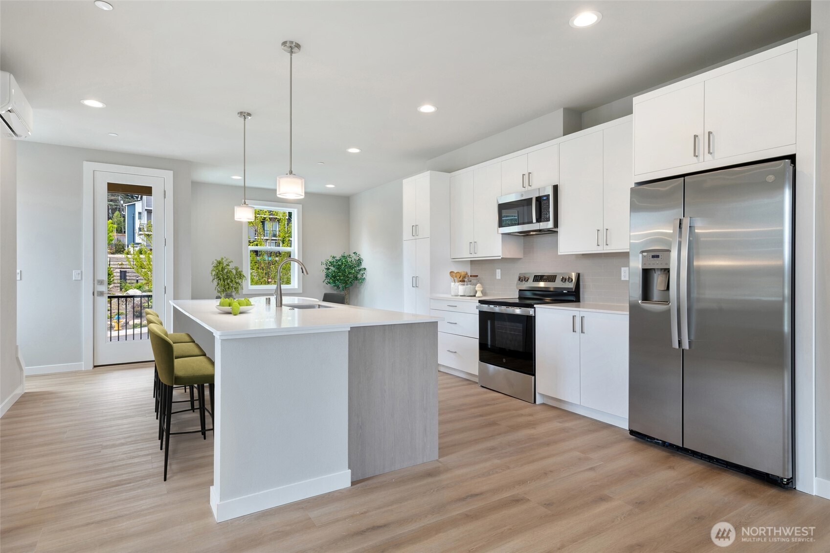 7925 230th Street Southwest, Unit A1 Edmonds, WA 98026 - Photo 4 of 18
