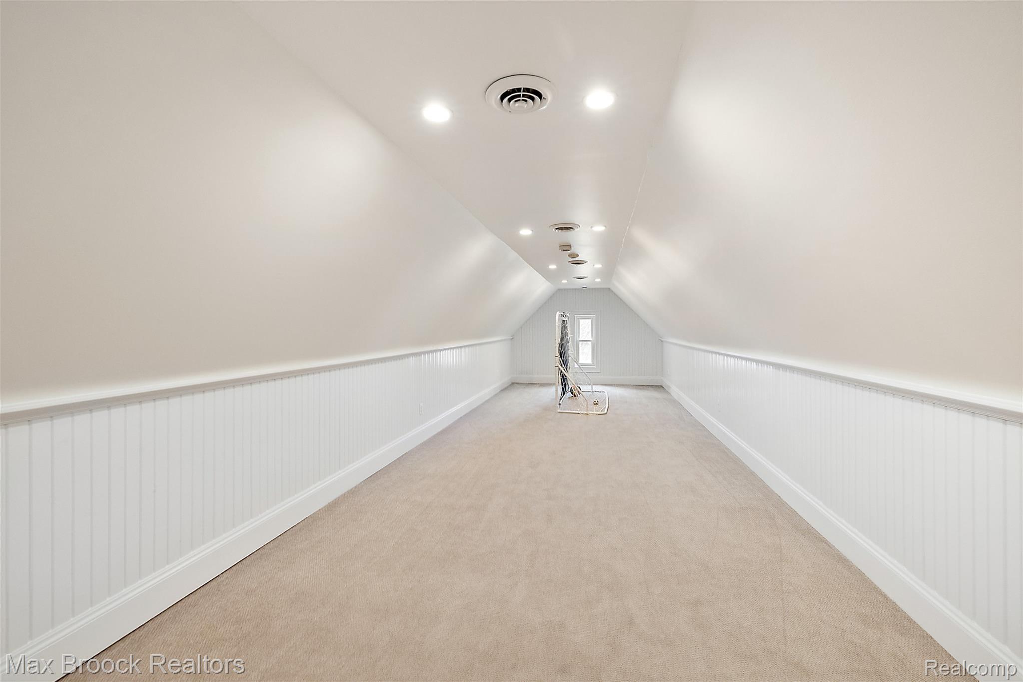 1583 Clarendon Road Bloomfield Hills, MI 48302 - Photo 54 of 73 94-1583 Clarendon-92.jpg