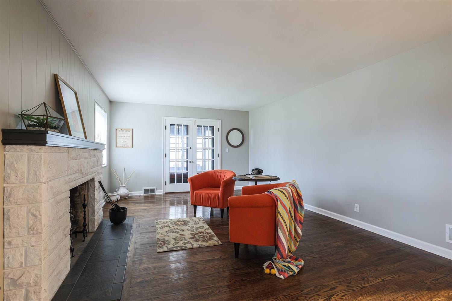 5584 Sidney Road Cincinnati, OH 45238 - Photo 4 of 36