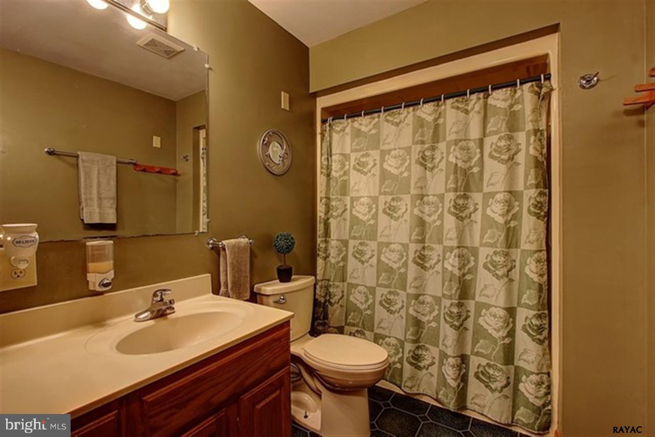 5764 Mountain Road Dover, PA 17315 - Photo 15 of 36