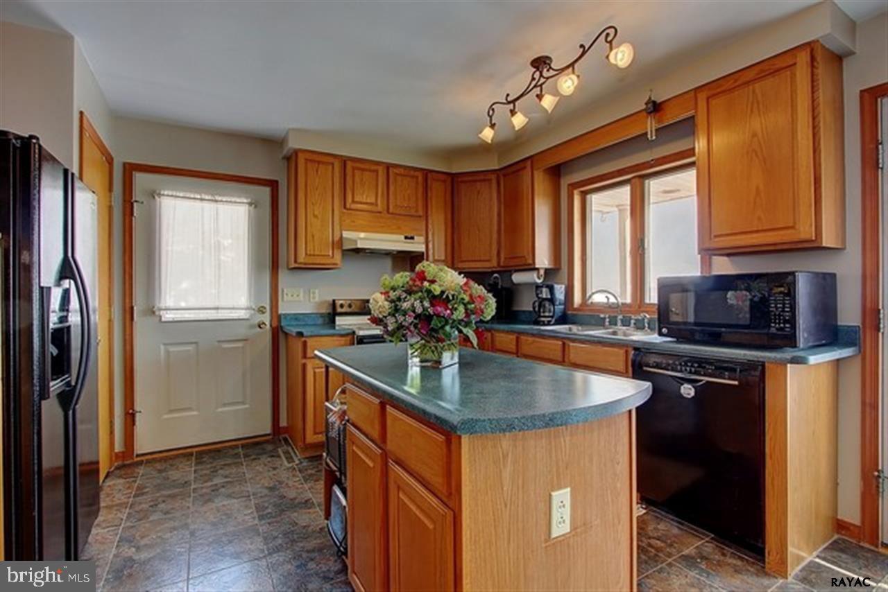 5764 Mountain Road Dover, PA 17315 - Photo 5 of 36