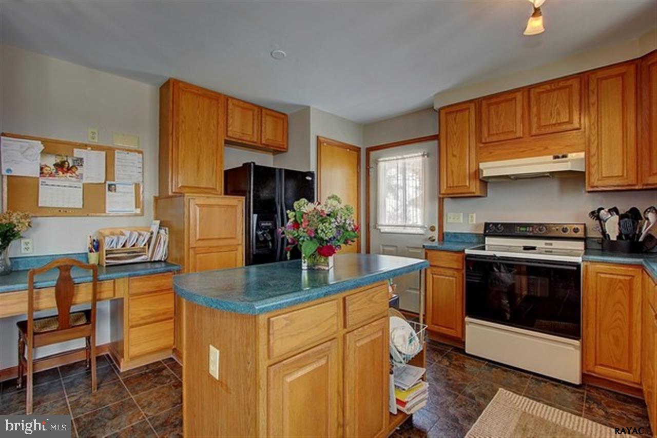 5764 Mountain Road Dover, PA 17315 - Photo 6 of 36