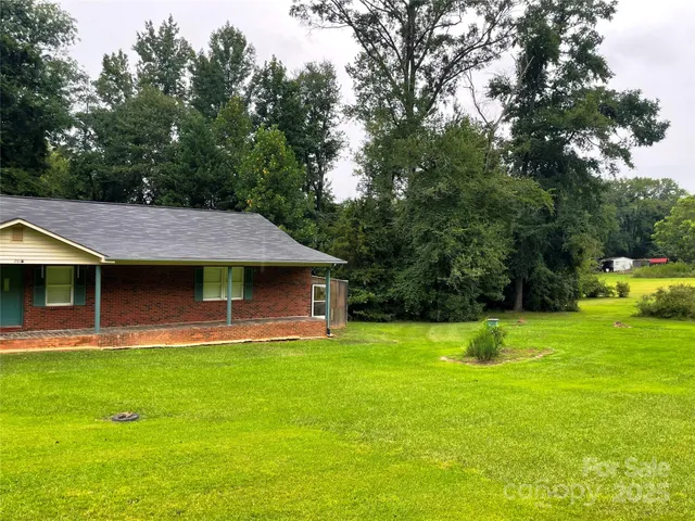 a house view with a backyard space