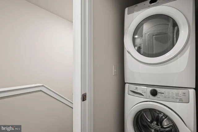 a close up view of a washer and dryer
