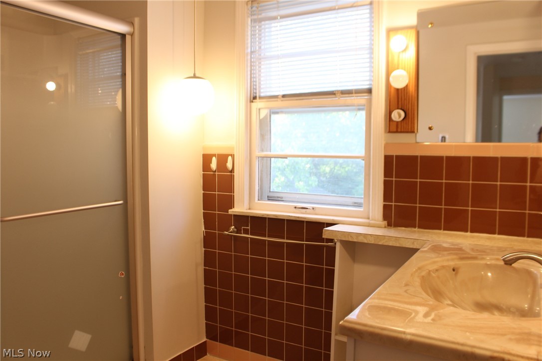 4389 Baintree Road University Heights, OH 44118 - Photo 18 of 25 Gallery Image 18