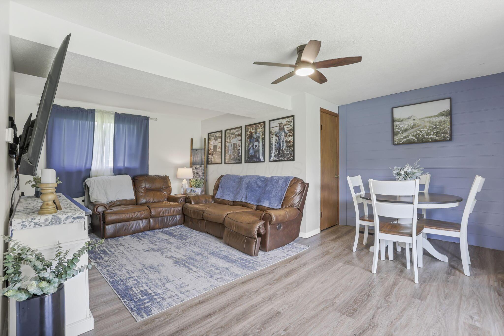 22540 Bunker Hill Road Sugar Grove, OH 43155 - Photo 17 of 79 Living Room