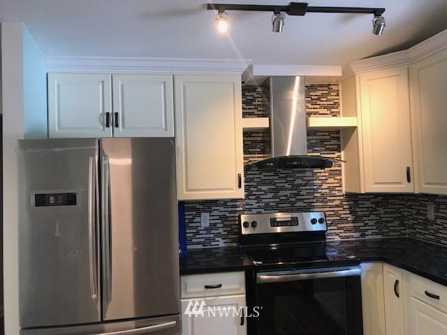 14136 148th Place Southeast Renton, WA 98059 - Photo 13 of 25