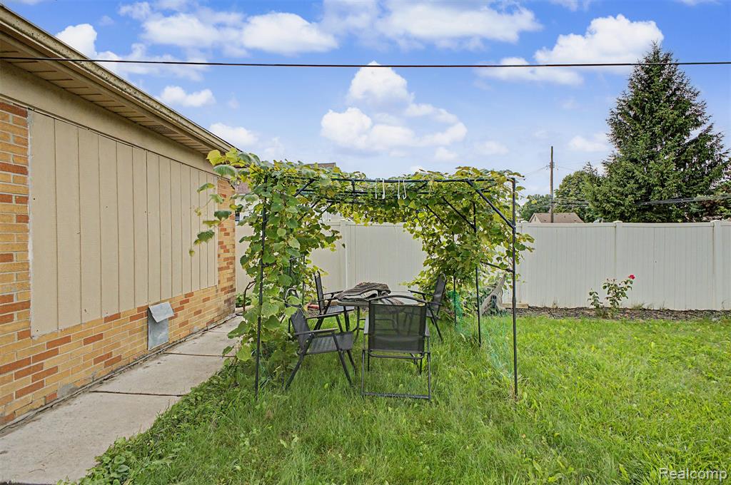 8650 Whitlock Avenue Dearborn, MI 48126 - Photo 35 of 40