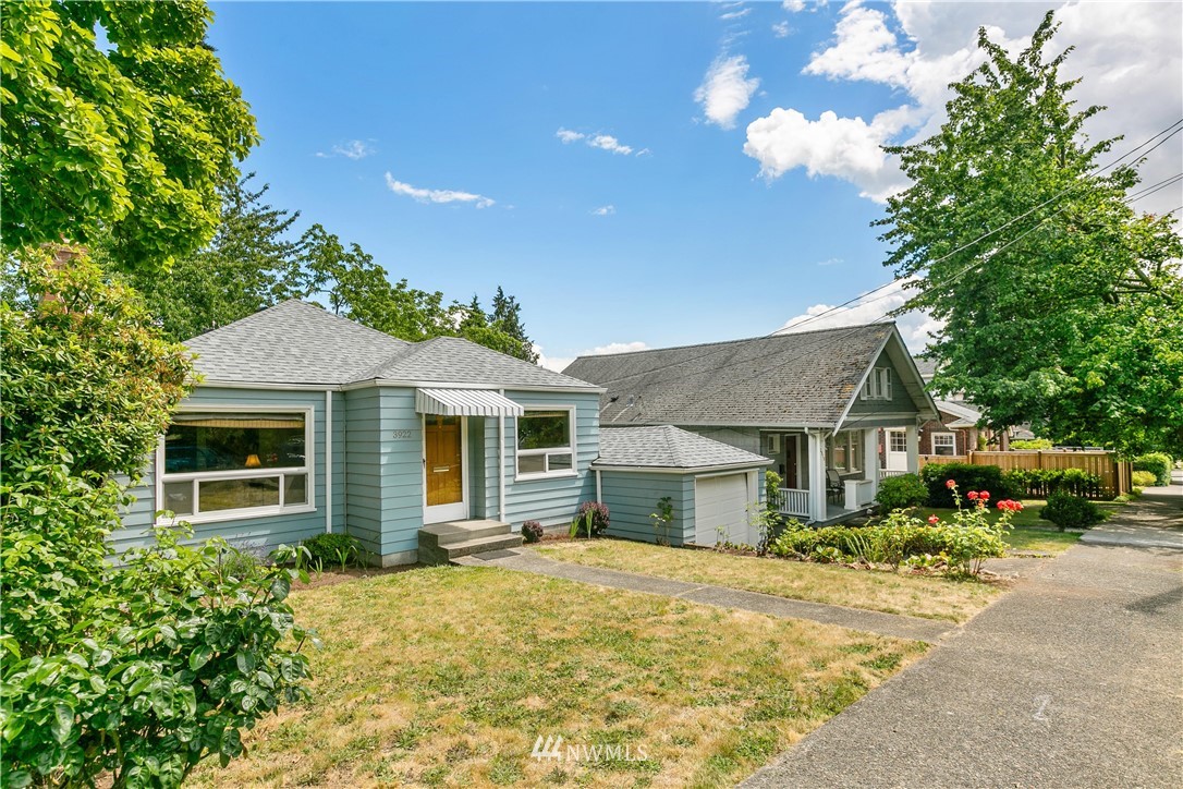 3922 Meridian Avenue North Seattle, WA 98103 - Photo 1 of 23 Gallery Image 1