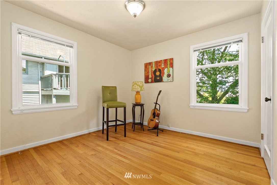 3922 Meridian Avenue North Seattle, WA 98103 - Photo 12 of 23 Gallery Image 12