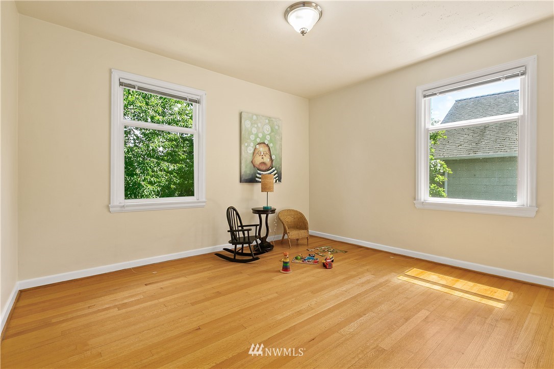 3922 Meridian Avenue North Seattle, WA 98103 - Photo 13 of 23 Gallery Image 13