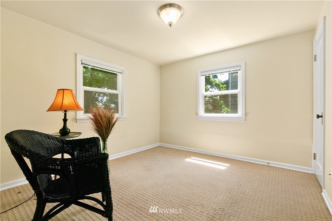 3922 Meridian Avenue North Seattle, WA 98103 - Photo 15 of 23 Gallery Image 15
