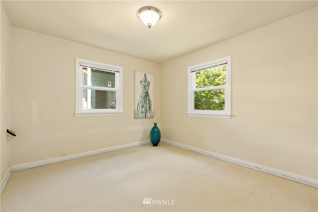 3922 Meridian Avenue North Seattle, WA 98103 - Photo 16 of 23 Gallery Image 16