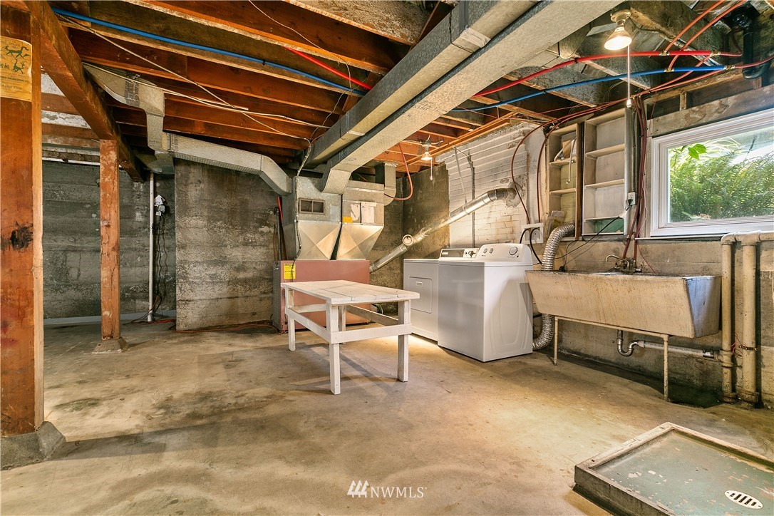 3922 Meridian Avenue North Seattle, WA 98103 - Photo 17 of 23 Gallery Image 17