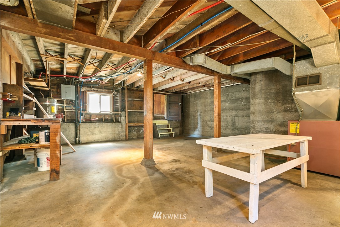 3922 Meridian Avenue North Seattle, WA 98103 - Photo 18 of 23 Gallery Image 18