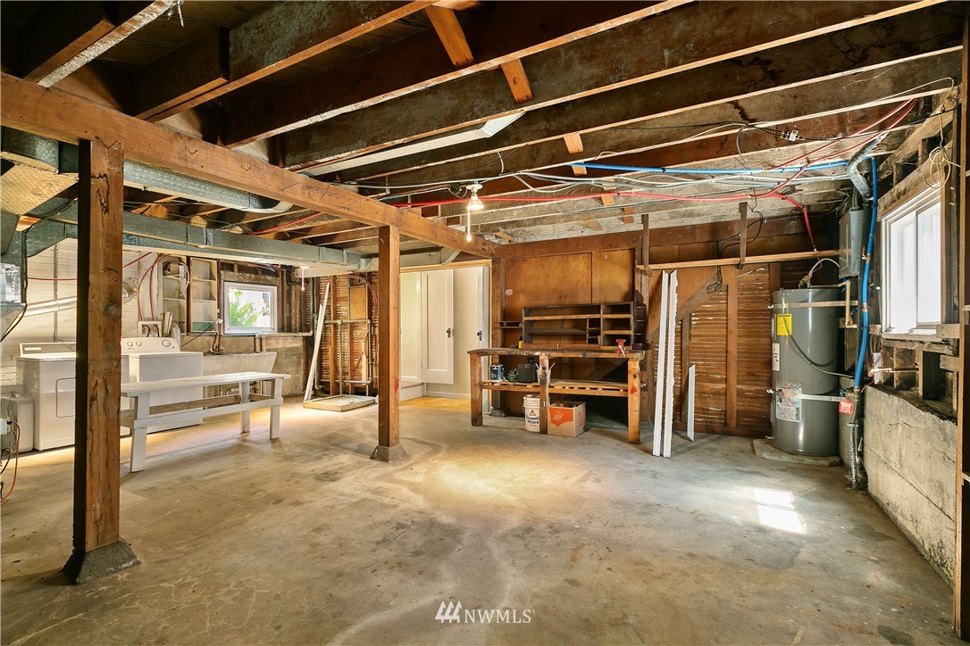 3922 Meridian Avenue North Seattle, WA 98103 - Photo 19 of 23 Gallery Image 19