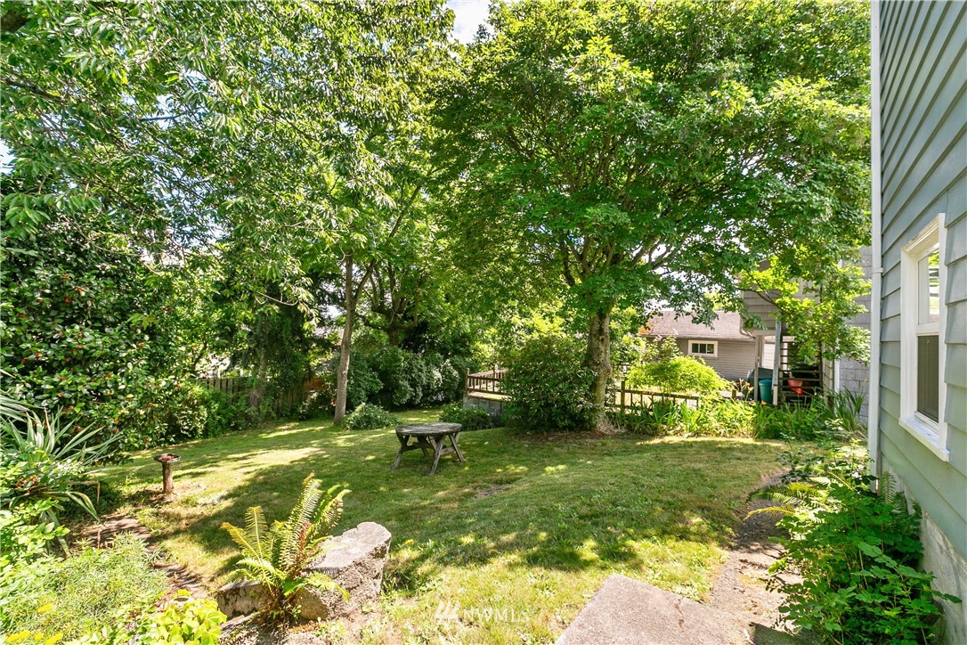 3922 Meridian Avenue North Seattle, WA 98103 - Photo 23 of 23 Gallery Image 23