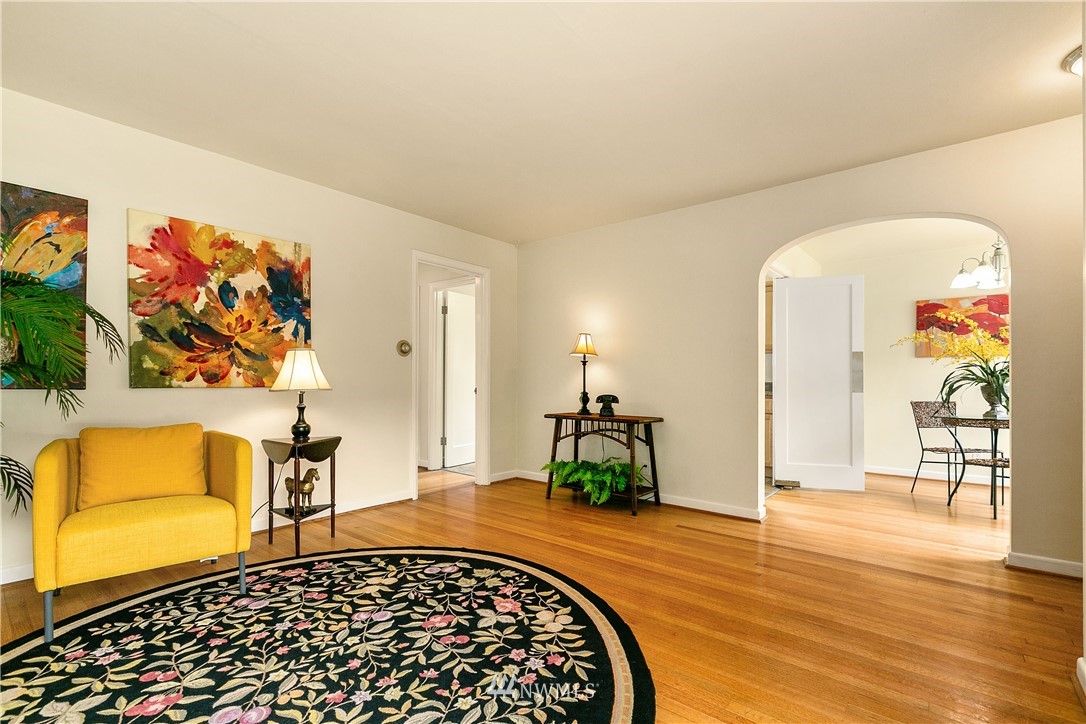 3922 Meridian Avenue North Seattle, WA 98103 - Photo 5 of 23 Gallery Image 5