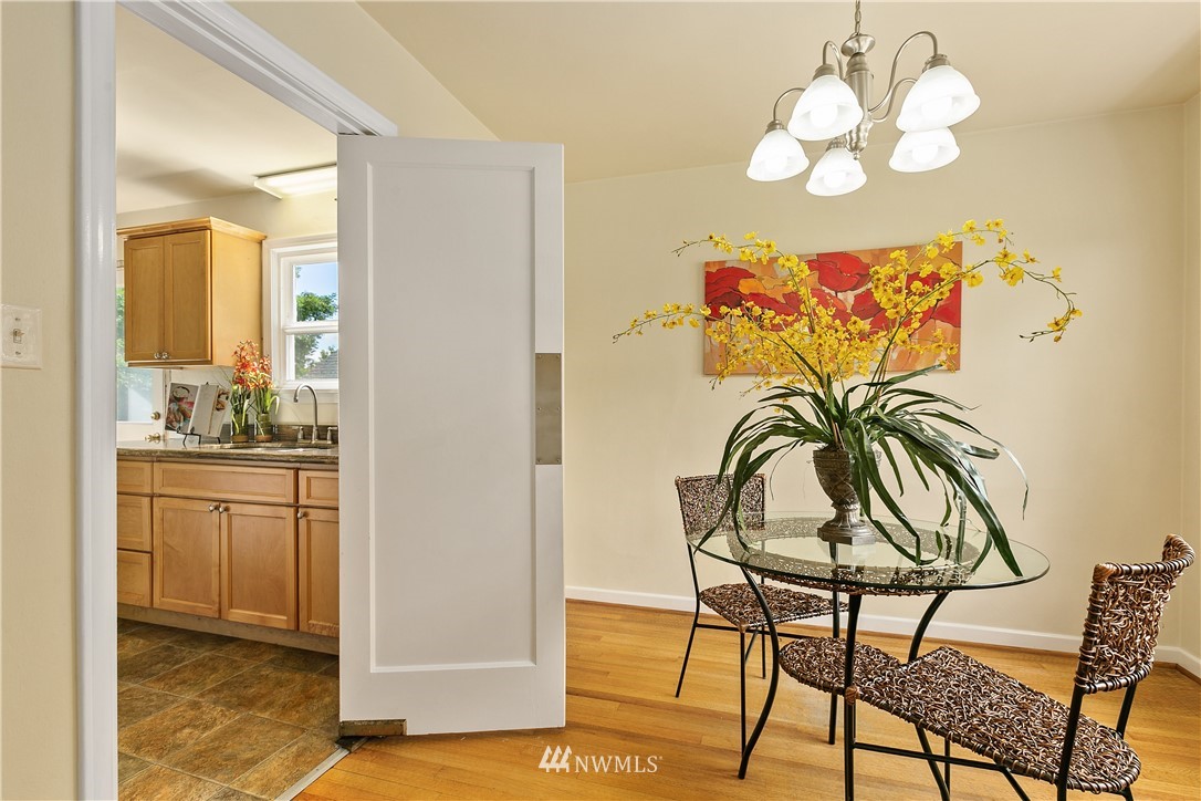 3922 Meridian Avenue North Seattle, WA 98103 - Photo 7 of 23 Gallery Image 7