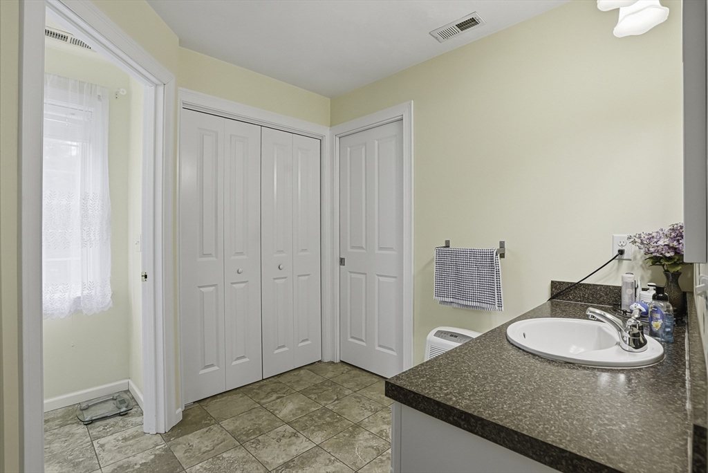 378 Moon Hill Road Northbridge, MA 01534 - Photo 21 of 38