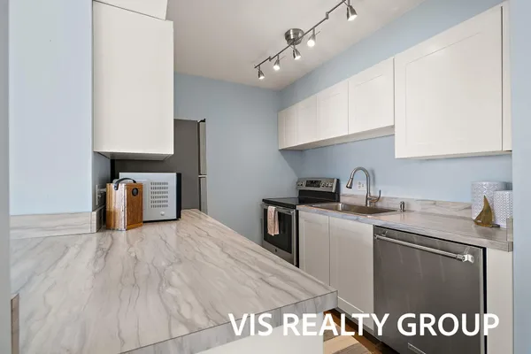 $450,000 | 570 Wind Drift Lane, Unit 25, Spring Lake, MI 49456