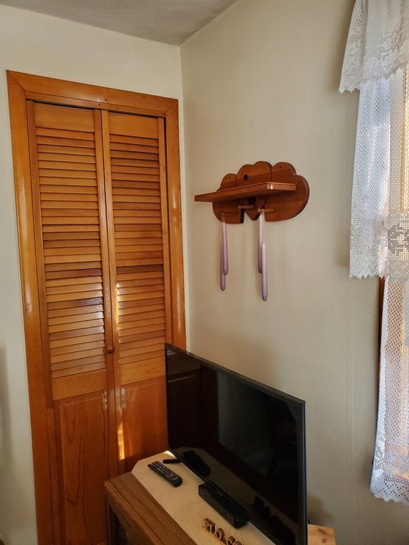 236 Rosewell Street Springfield, MA 01109 - Photo 8 of 19 Gallery Image 8