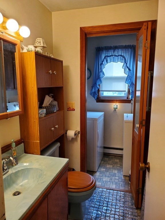 236 Rosewell Street Springfield, MA 01109 - Photo 10 of 19 Gallery Image 10