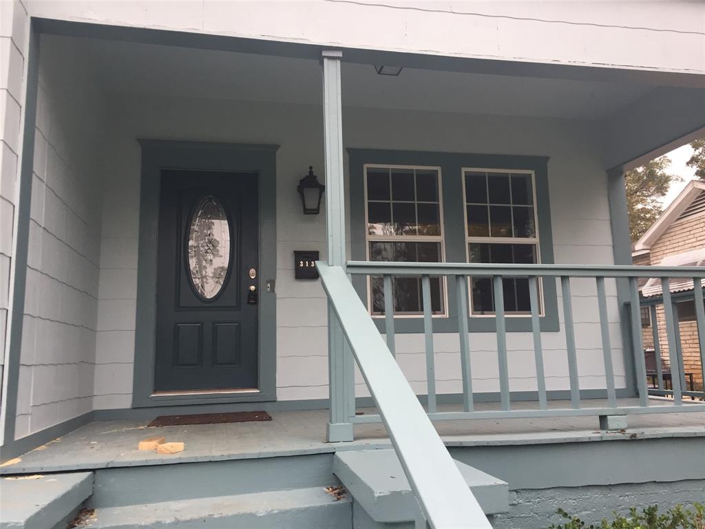 313 Merrick Street Shreveport, LA 71104 - Photo 3 of 18 a view of wooden floor and windows