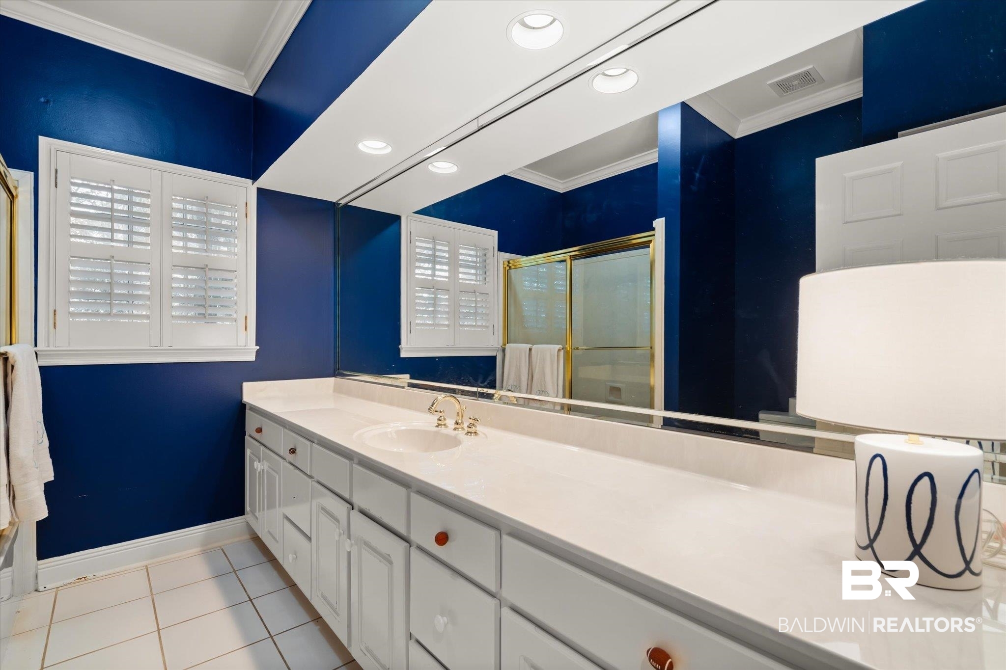143 Myrtlewood Lane Mobile, AL 36608 - Photo 31 of 55 Full bathroom featuring tile patterned flooring, visible vents, a stall shower, and crown molding
