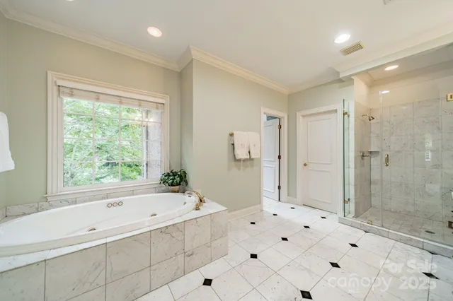 a view of a livingroom with closet