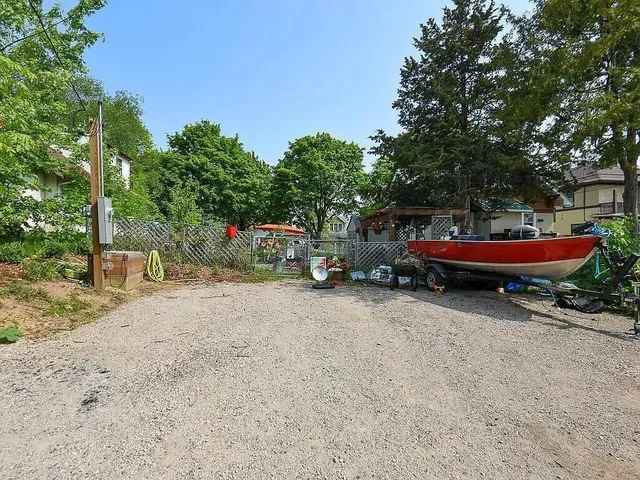 $47,000 | 866 Clear Avenue East, St. Paul, MN 55106