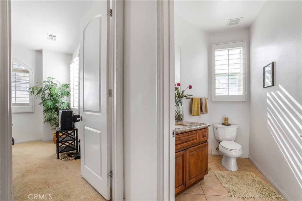 46211 Cypress Estates Court Palm Desert, CA 92260 - Photo 17 of 35 Hallway bathroom