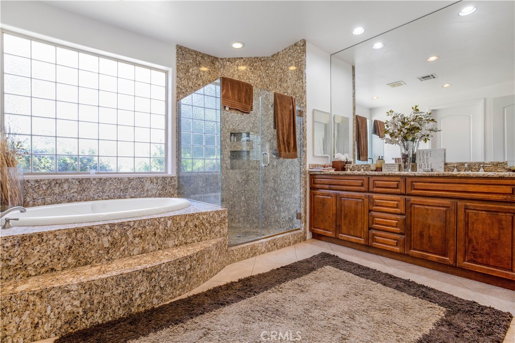 46211 Cypress Estates Court Palm Desert, CA 92260 - Photo 25 of 35 Primary Bathroom