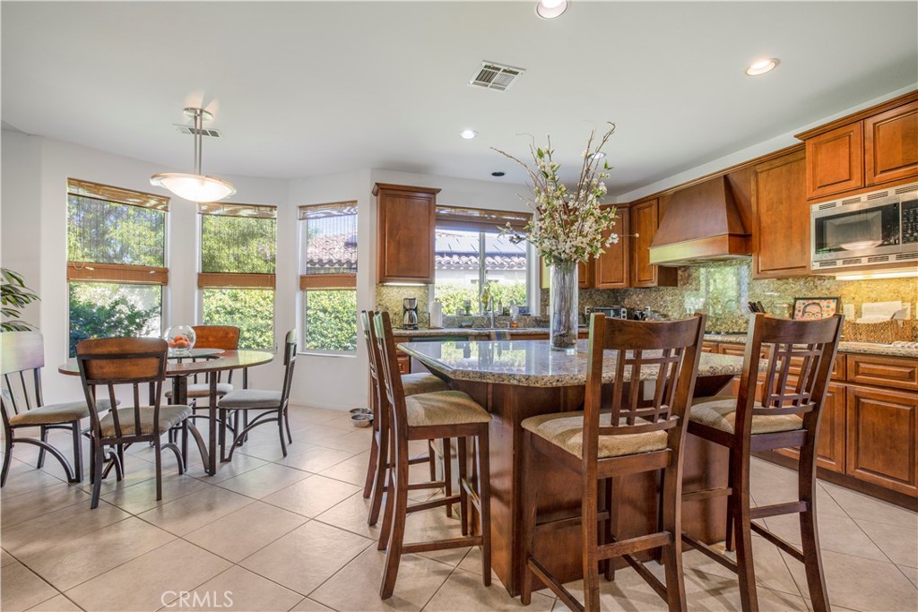 46211 Cypress Estates Court Palm Desert, CA 92260 - Photo 9 of 35