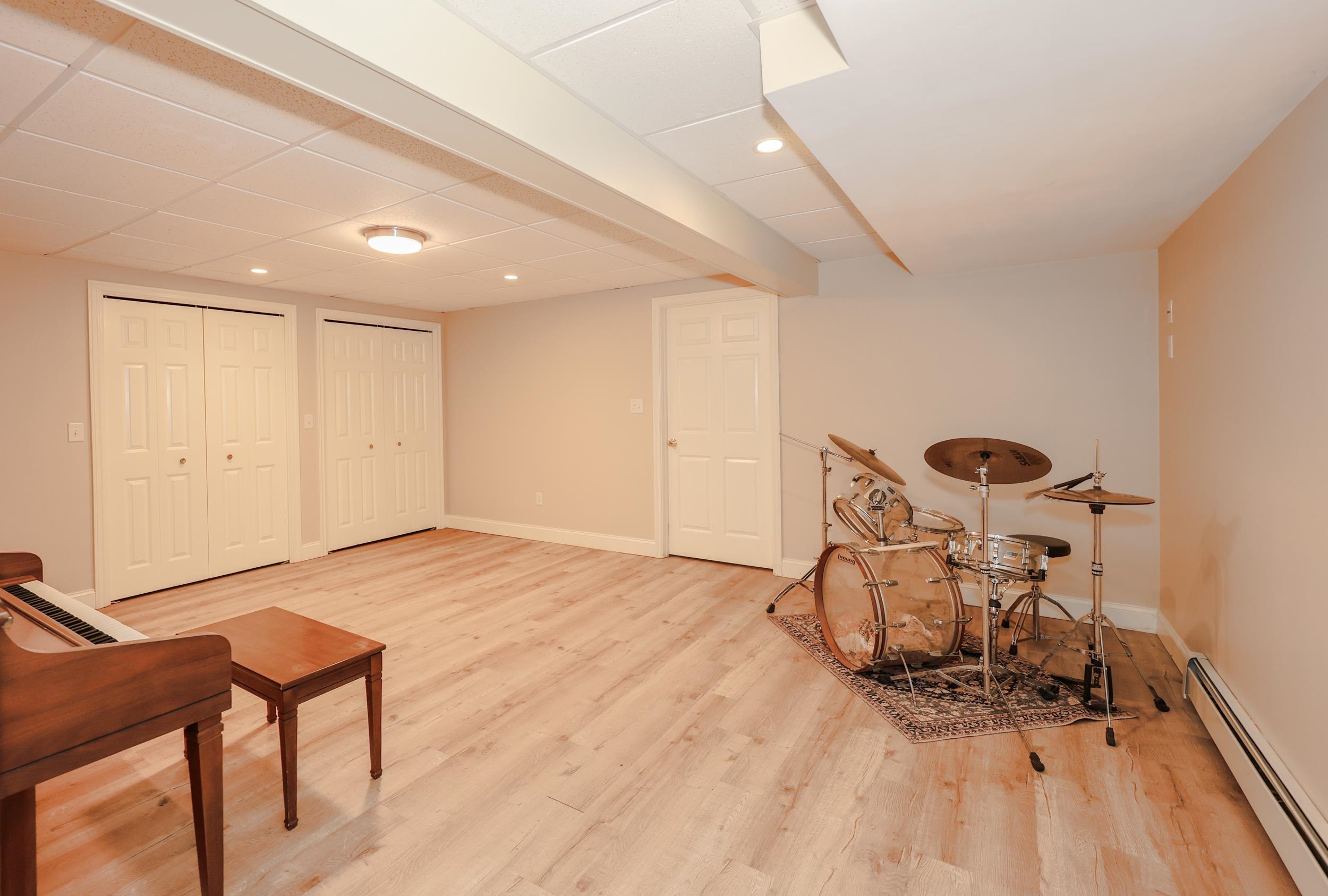 18 Nottingham Road Windham, NH 03087 - Photo 52 of 56