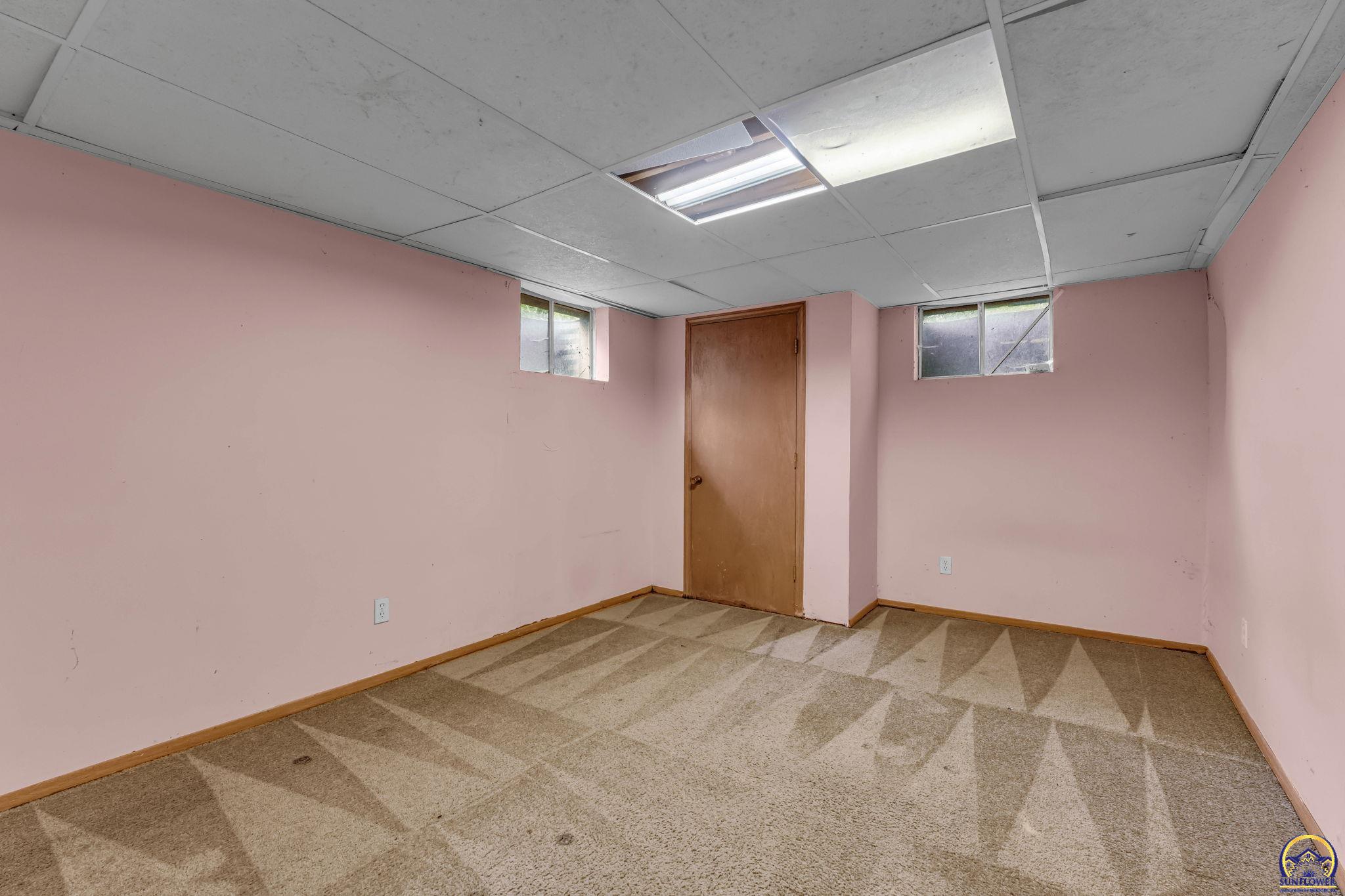 4101 Northwest Pocahontas Drive Topeka, KS 66618 - Photo 20 of 23