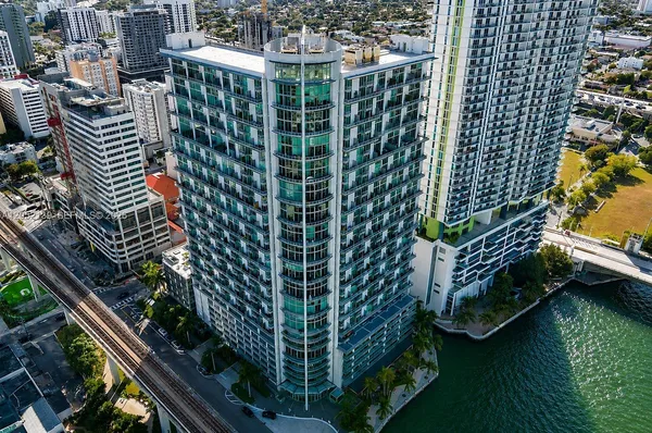 $2,800 | 690 Southwest 1st Court, Unit 2307, Miami, FL 33130