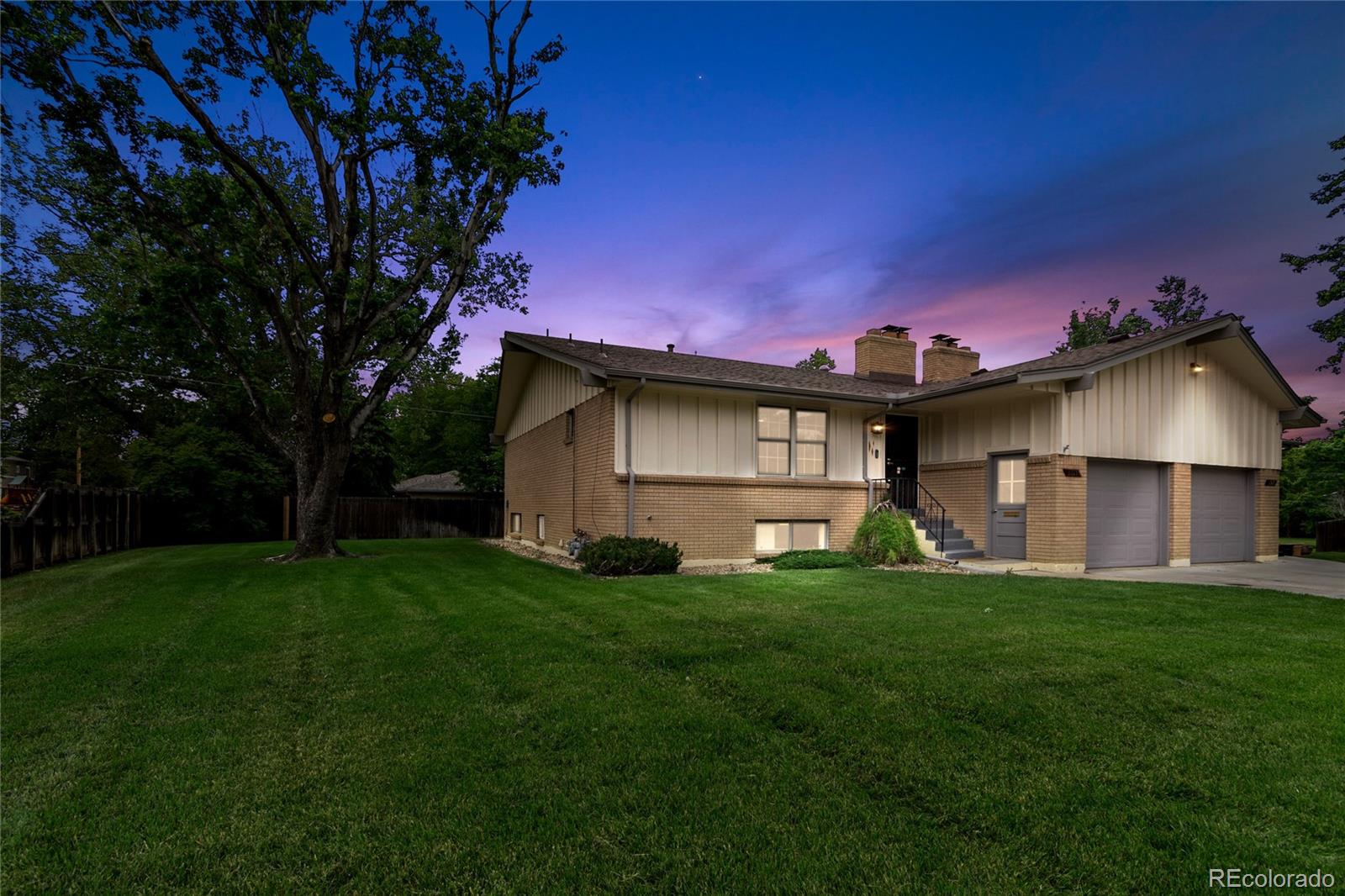 a view of a house with a backyard