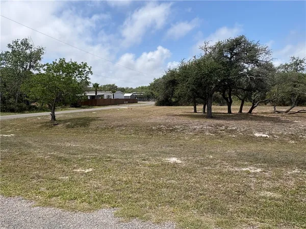 $164,000 | 807 Traylor Avenue, Rockport, TX 78382