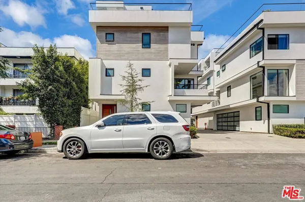 $1,169,000 | 733 1/2 North Gramercy Place, Los Angeles, CA 90038