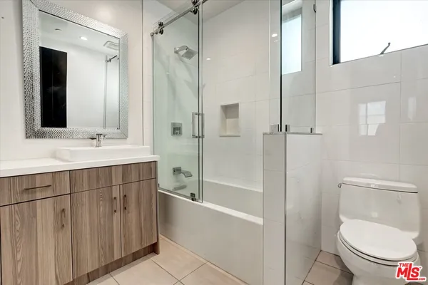 $1,169,000 | 733 1/2 North Gramercy Place, Los Angeles, CA 90038