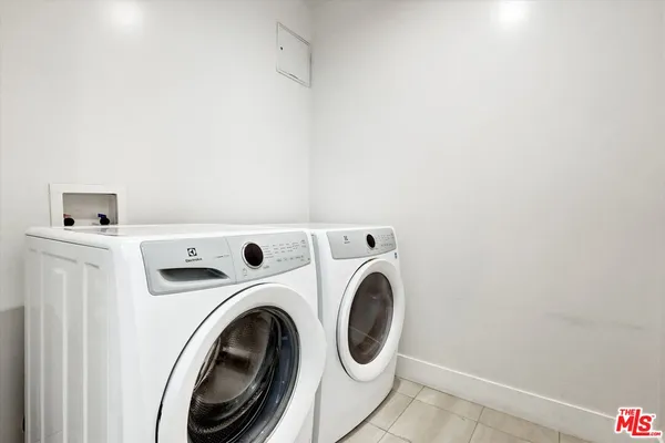 $1,169,000 | 733 1/2 North Gramercy Place, Los Angeles, CA 90038