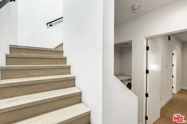 $1,169,000 | 733 1/2 North Gramercy Place, Los Angeles, CA 90038