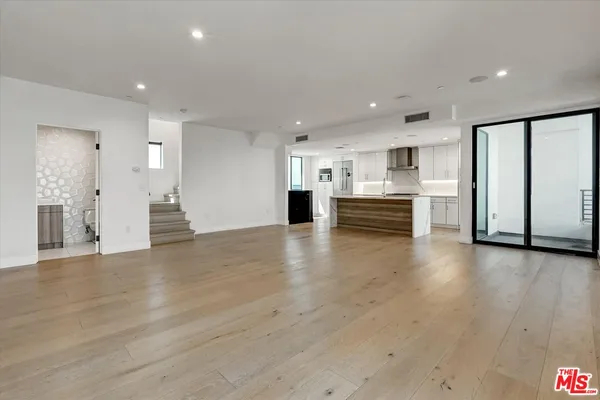 $1,169,000 | 733 1/2 North Gramercy Place, Los Angeles, CA 90038