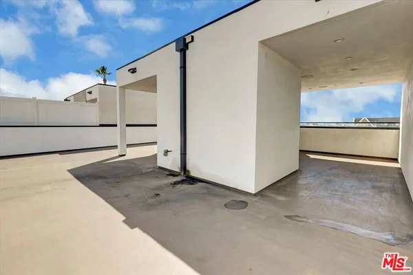 $1,169,000 | 733 1/2 North Gramercy Place, Los Angeles, CA 90038