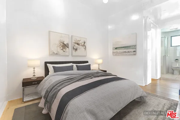 $1,169,000 | 733 1/2 North Gramercy Place, Los Angeles, CA 90038